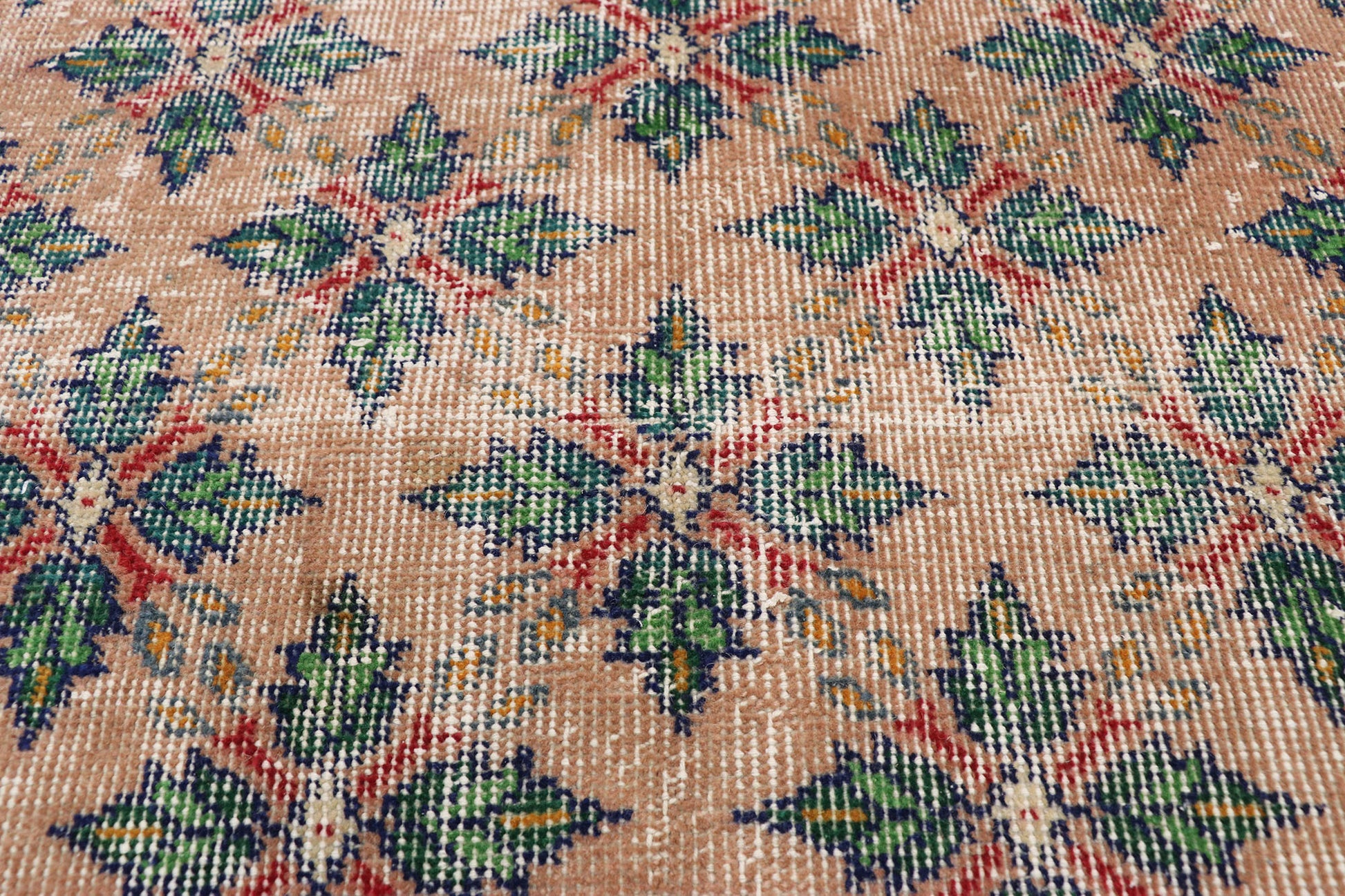 5 x 7 Zeki Muren Vintage Turkish Sivas Rug 52596