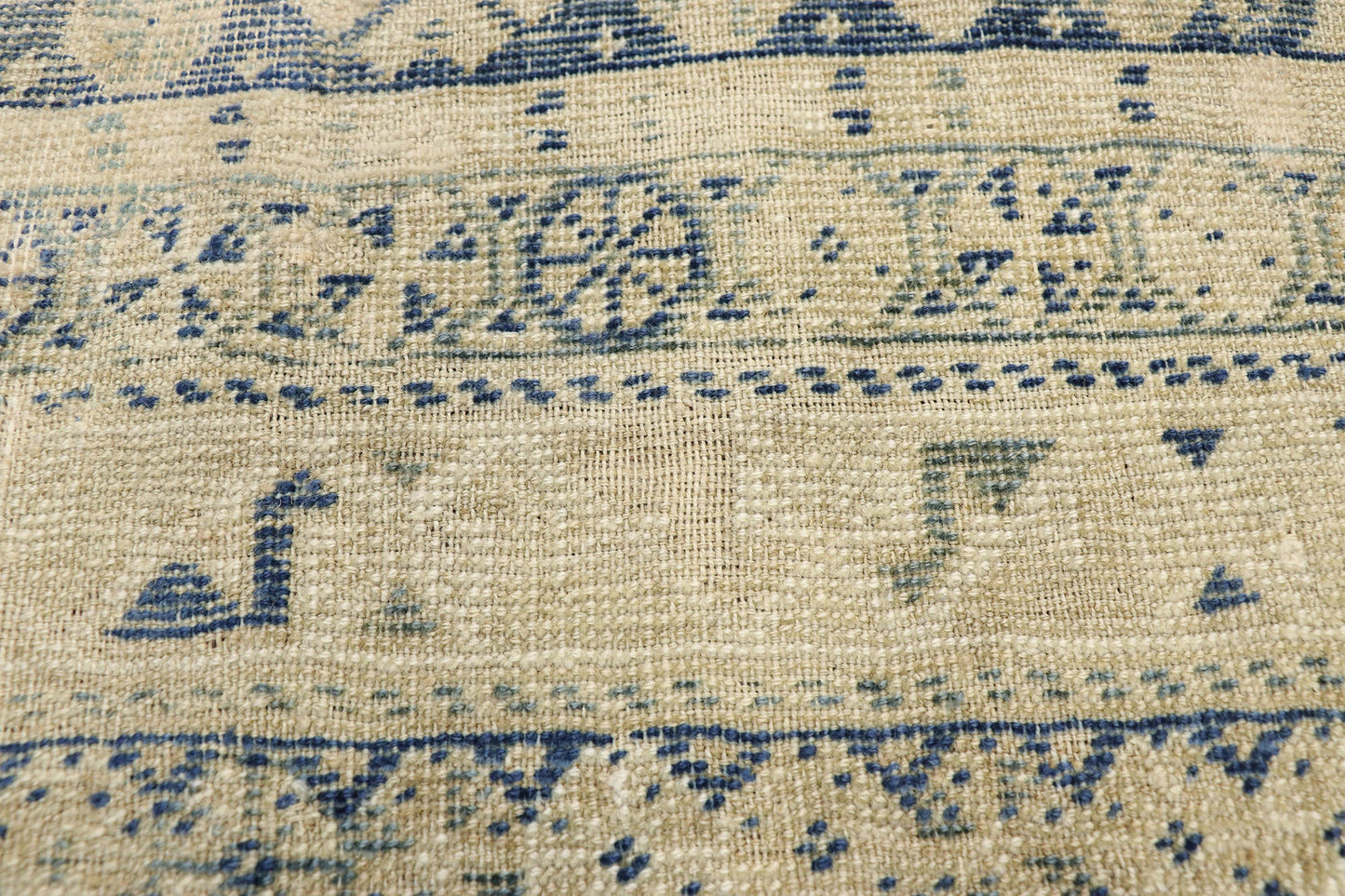 6 x 10 Antique Persian Shiraz Rug 52631