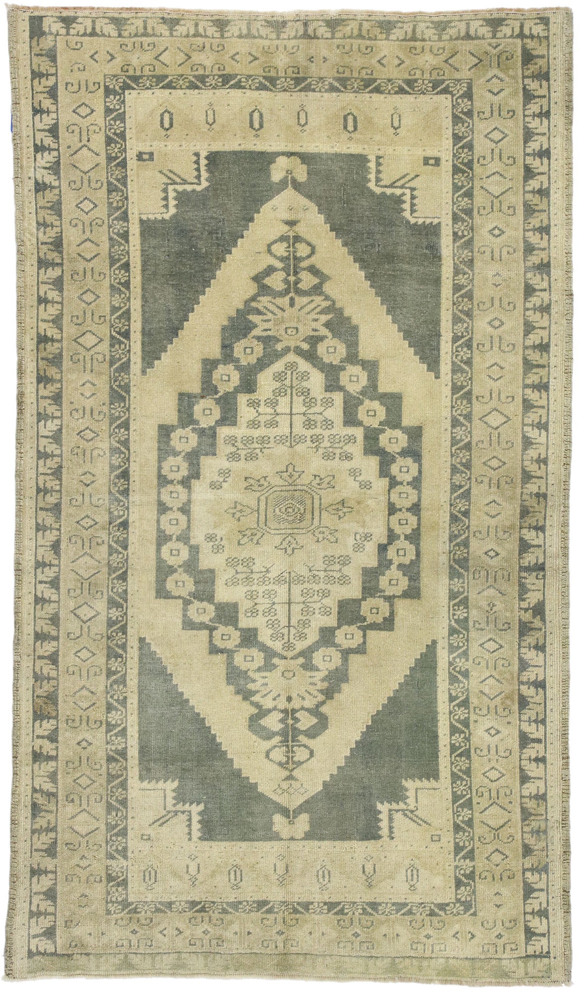 4 x 6 Vintage Oushak Rug 52672