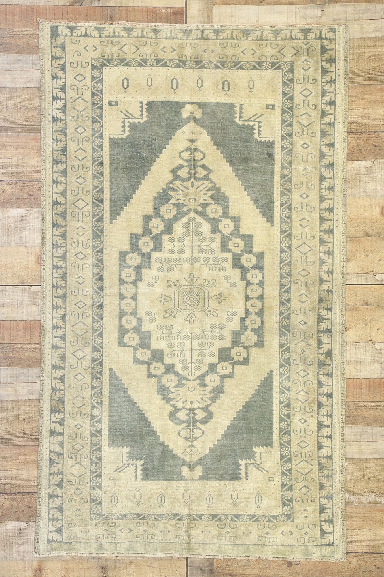 4 x 6 Vintage Oushak Rug 52672