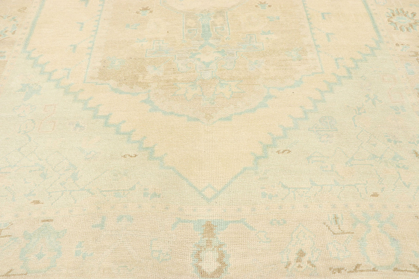 6 x 9 Vintage Turkish Oushak Rug 52967