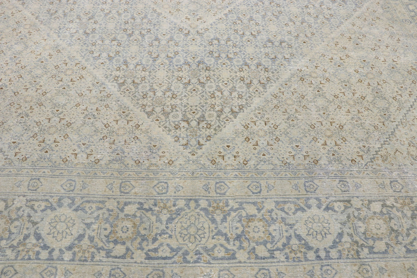 9 x 12 Vintage Persian Mahi Tabriz Rug 53274