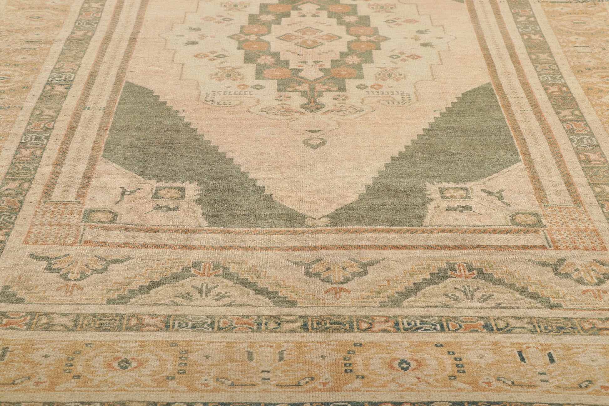 6 x 9 Vintage Turkish Oushak Rug 53678