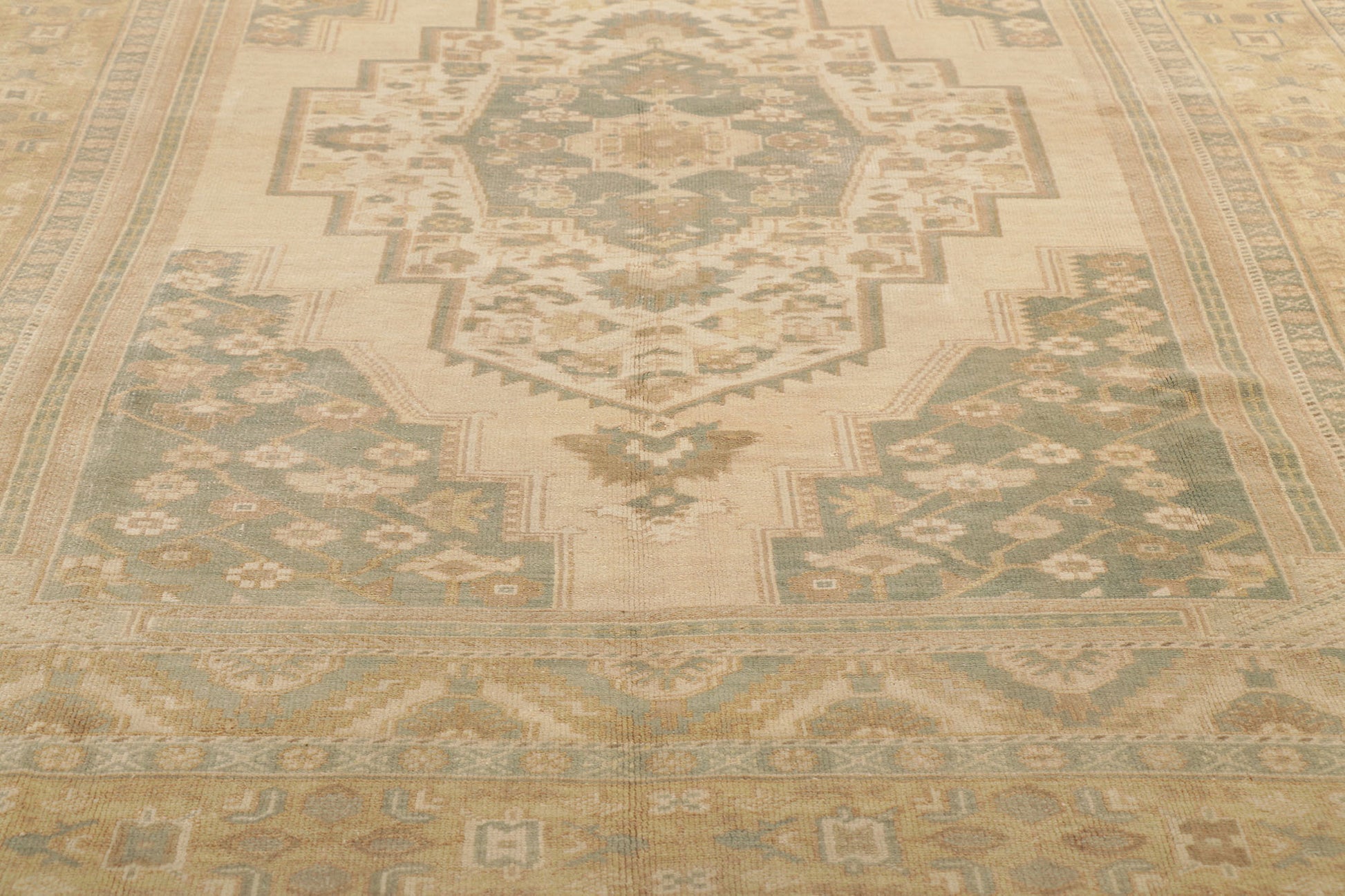 6 x 10 Vintage Turkish Oushak Rug 53687