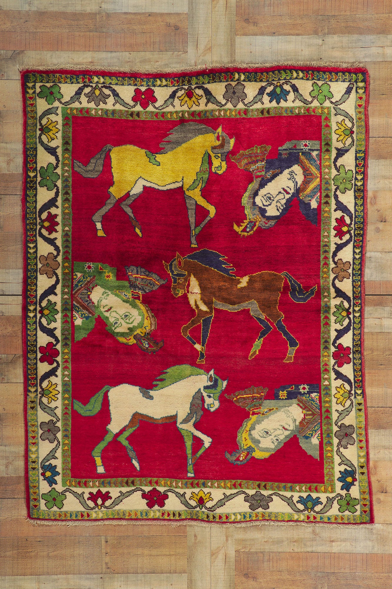 5 x 7 Vintage Persian Shiraz Pictorial Rug 61033