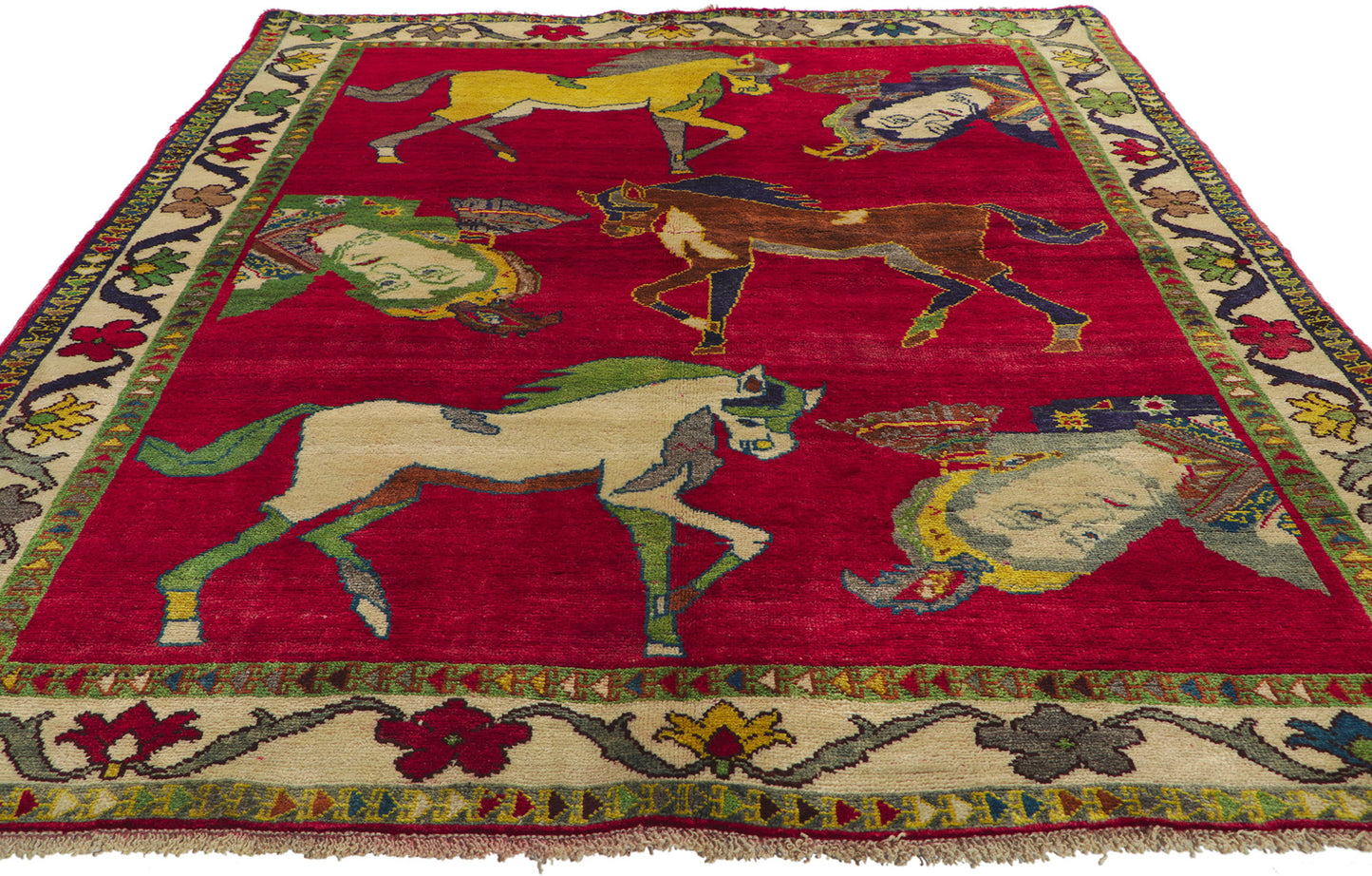 5 x 7 Vintage Persian Shiraz Pictorial Rug 61033