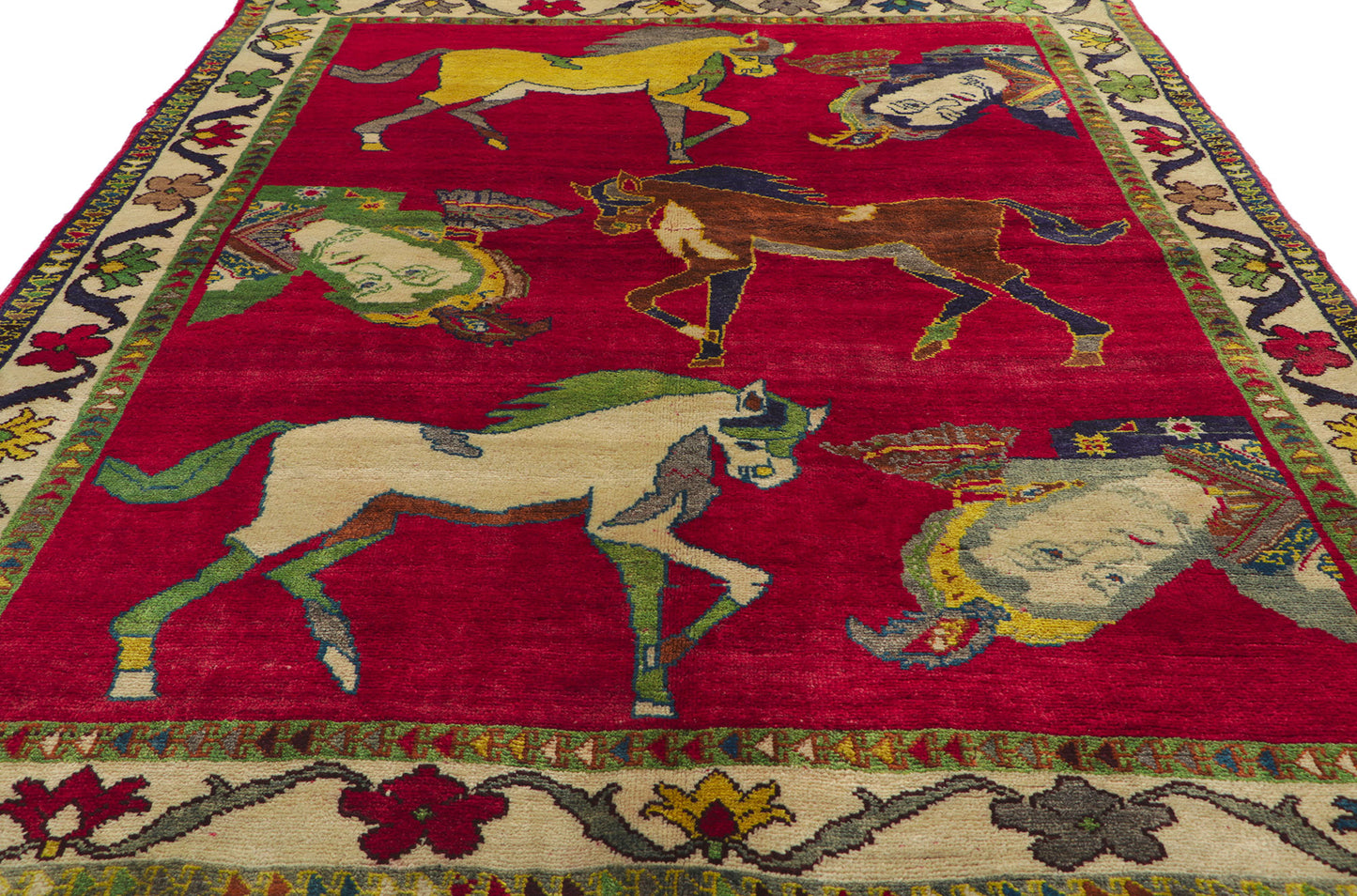5 x 7 Vintage Persian Shiraz Pictorial Rug 61033