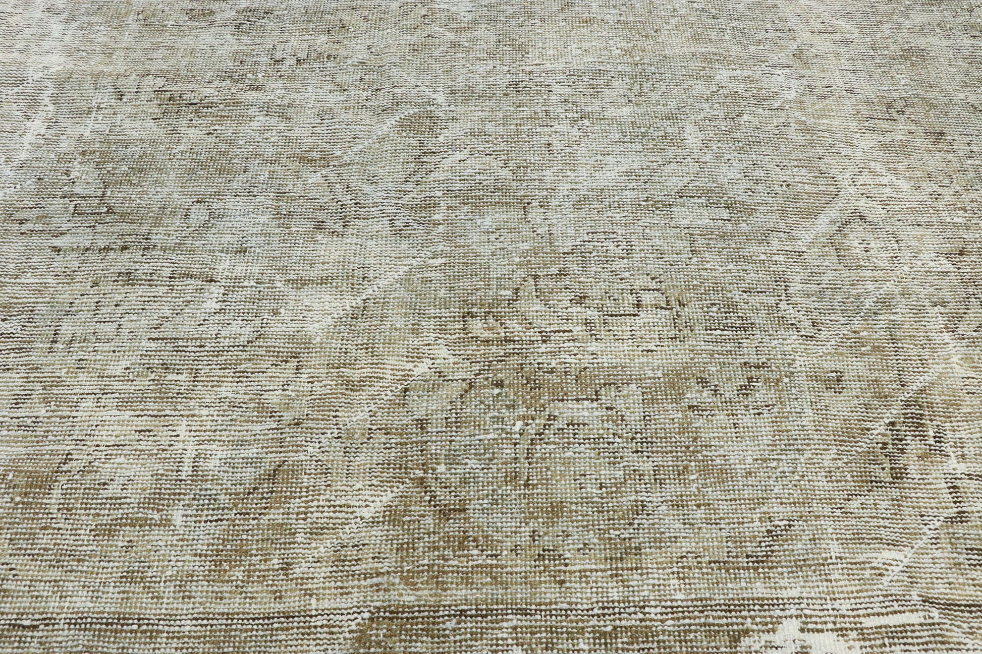9 x 17 Distressed Vintage Turkish Rug 60670