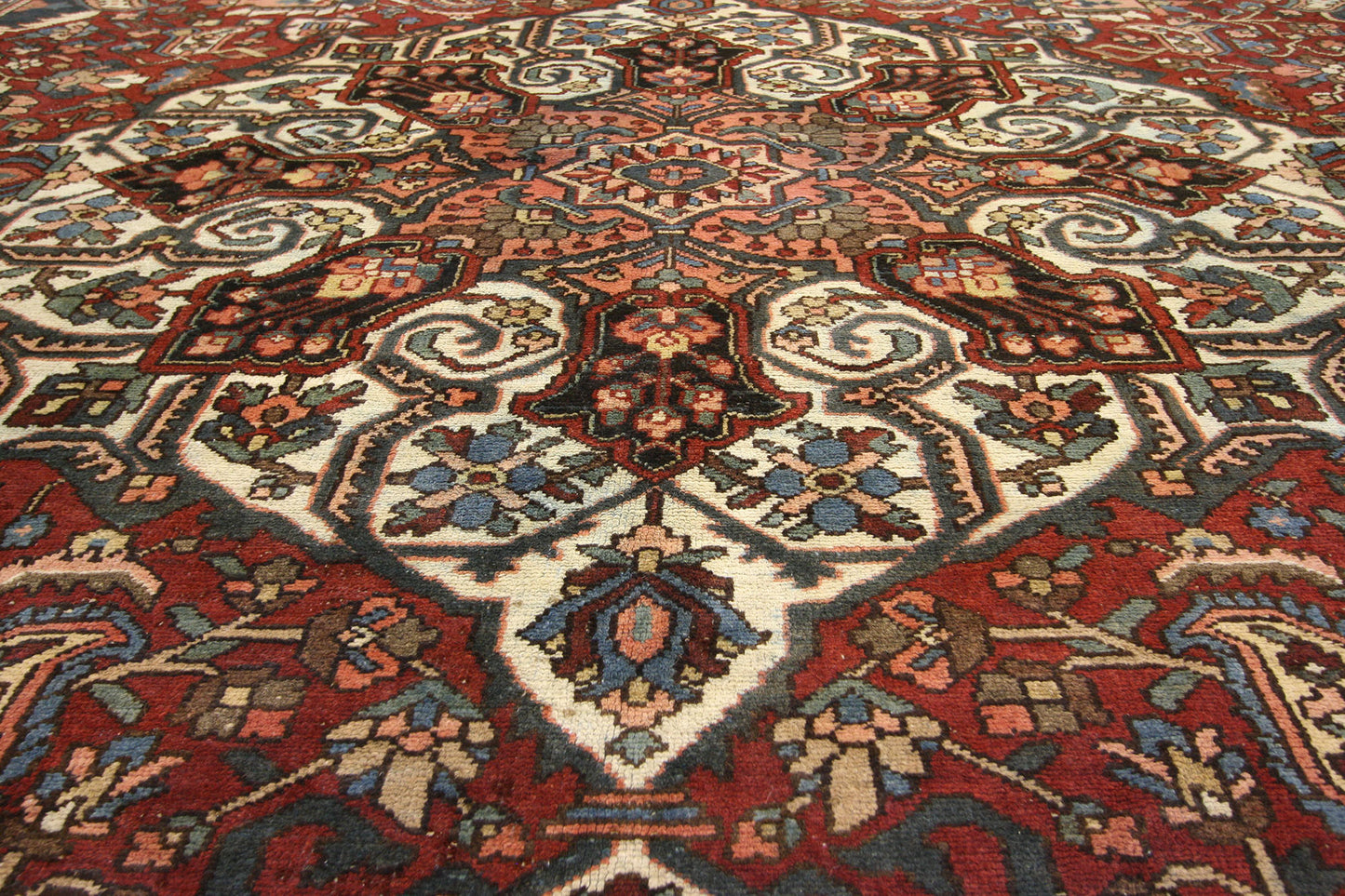 12 x 16 Vintage Persian Bakhtiari Rug 60743