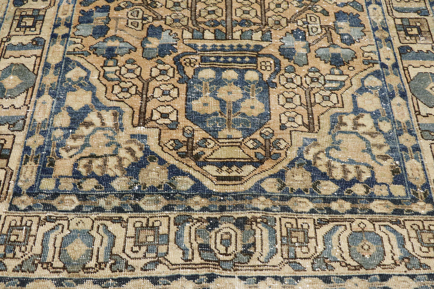 5 x 7 Vintage Persian Bakhtiari Rug 60888