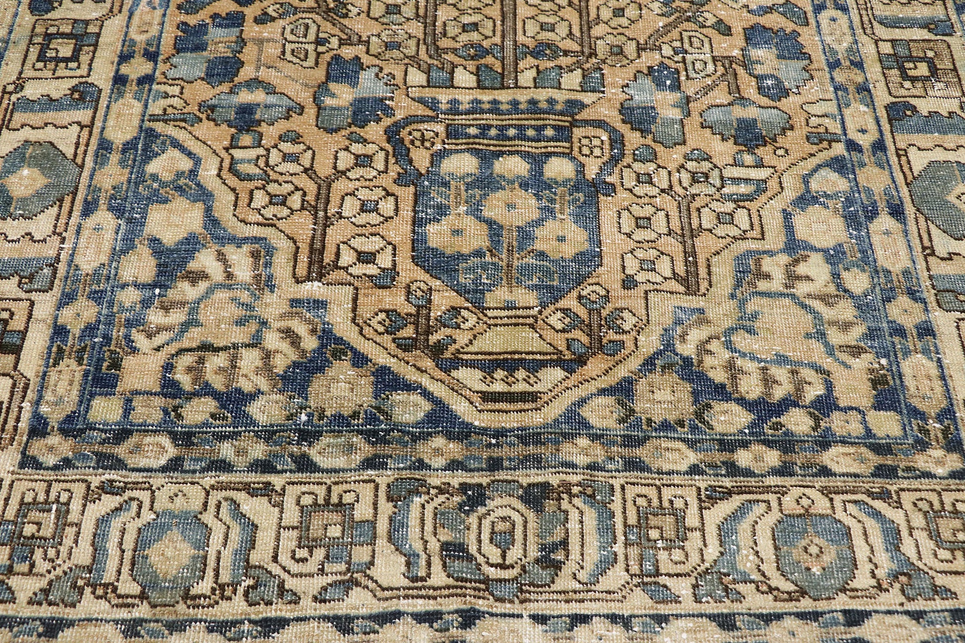 5 x 7 Vintage Persian Bakhtiari Rug 60888