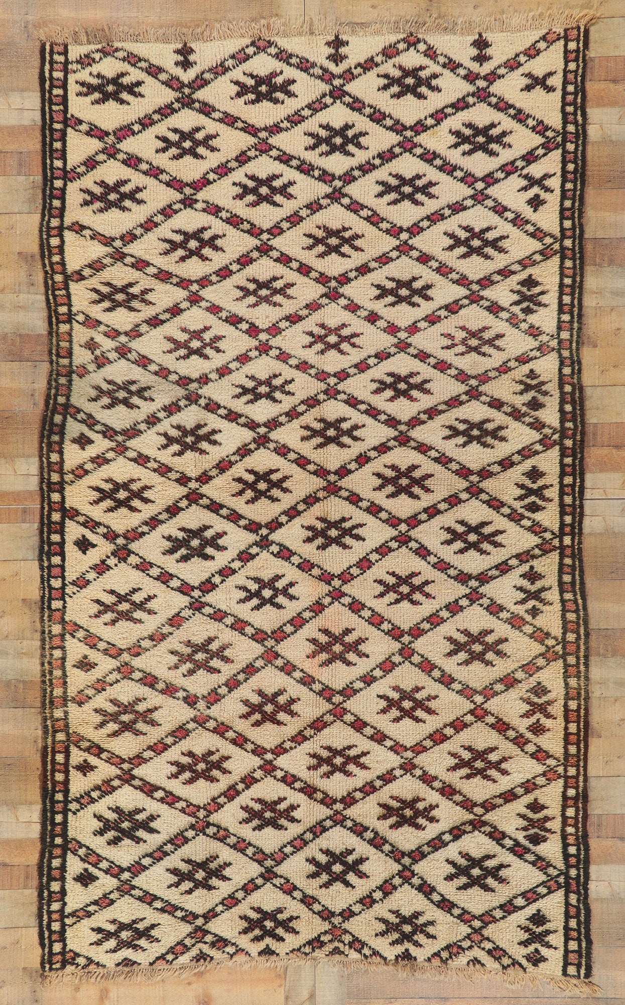 6 x 10 Vintage Moroccan Beni Ourain Rug 78366