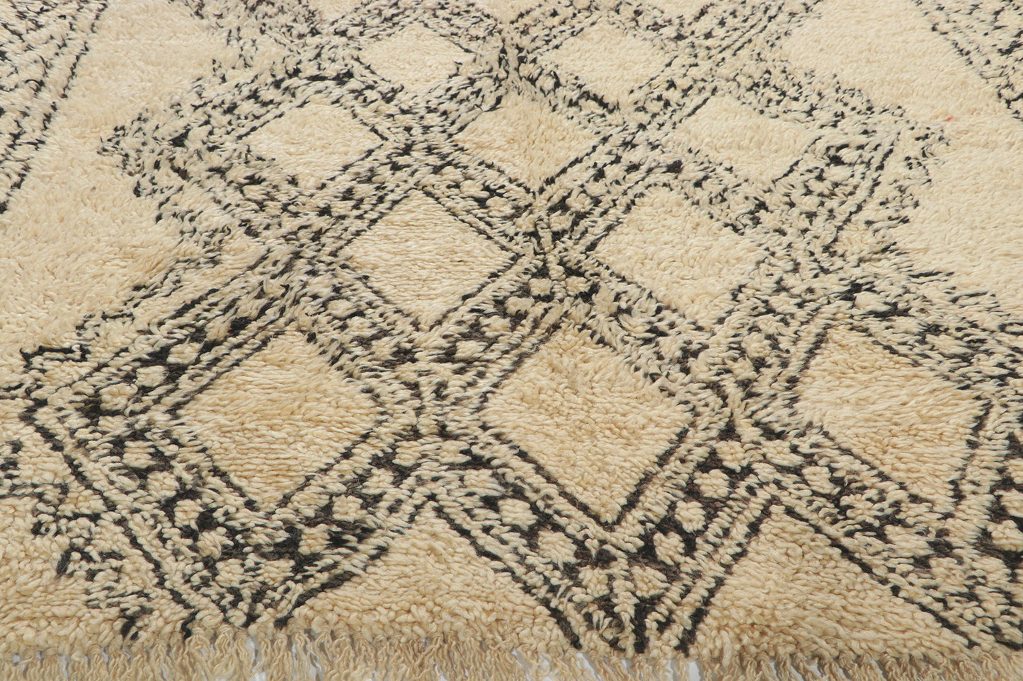 6 x 10 Vintage Moroccan Beni Ourain Rug 78382