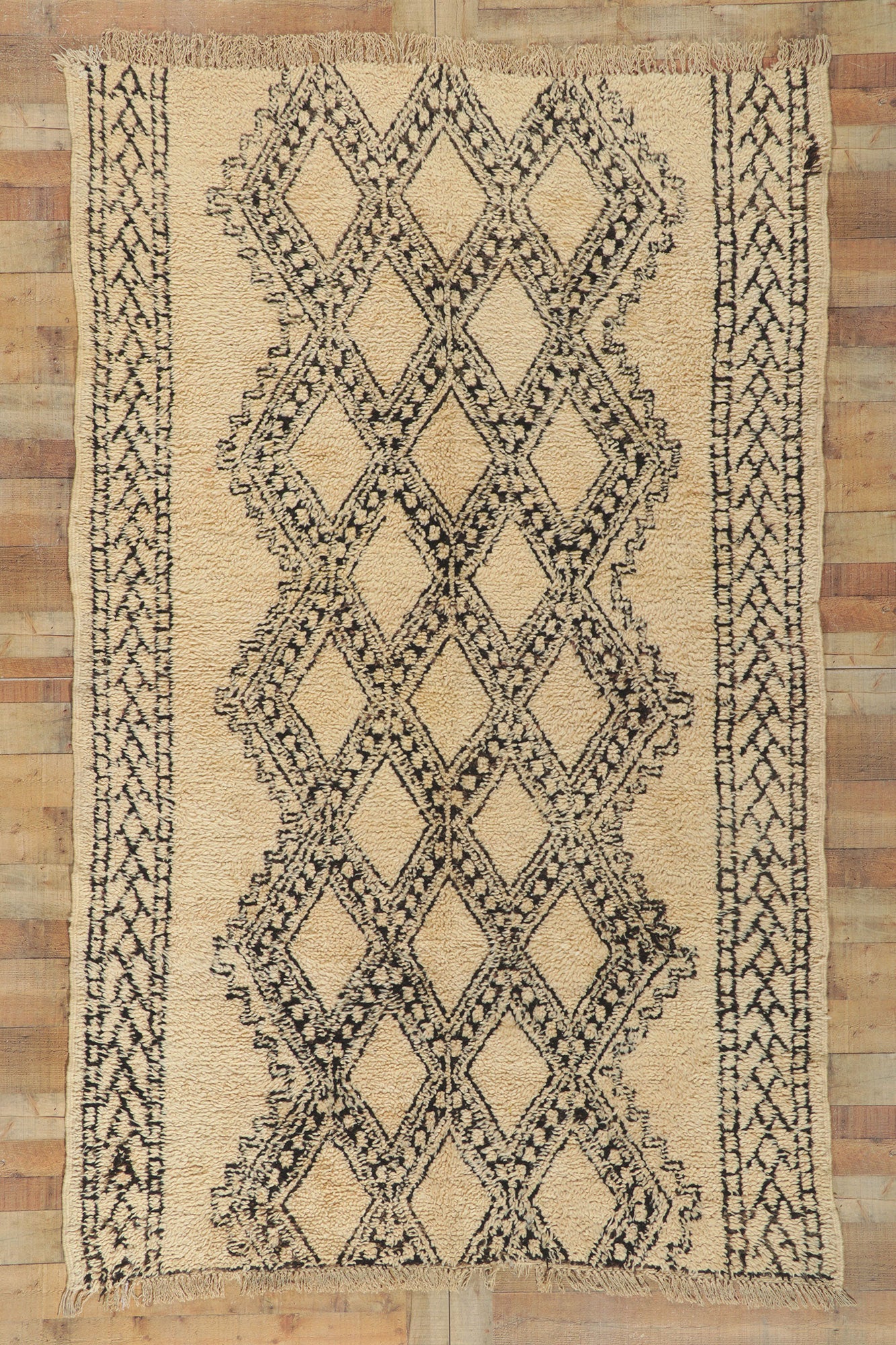 6 x 10 Vintage Moroccan Beni Ourain Rug 78382