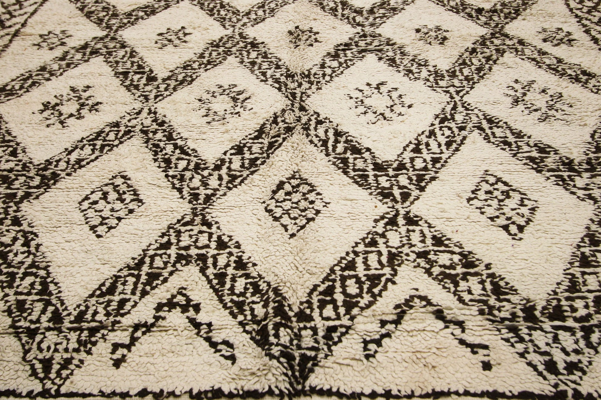 6 x 9 Vintage Moroccan Beni Ourain Rug 20745