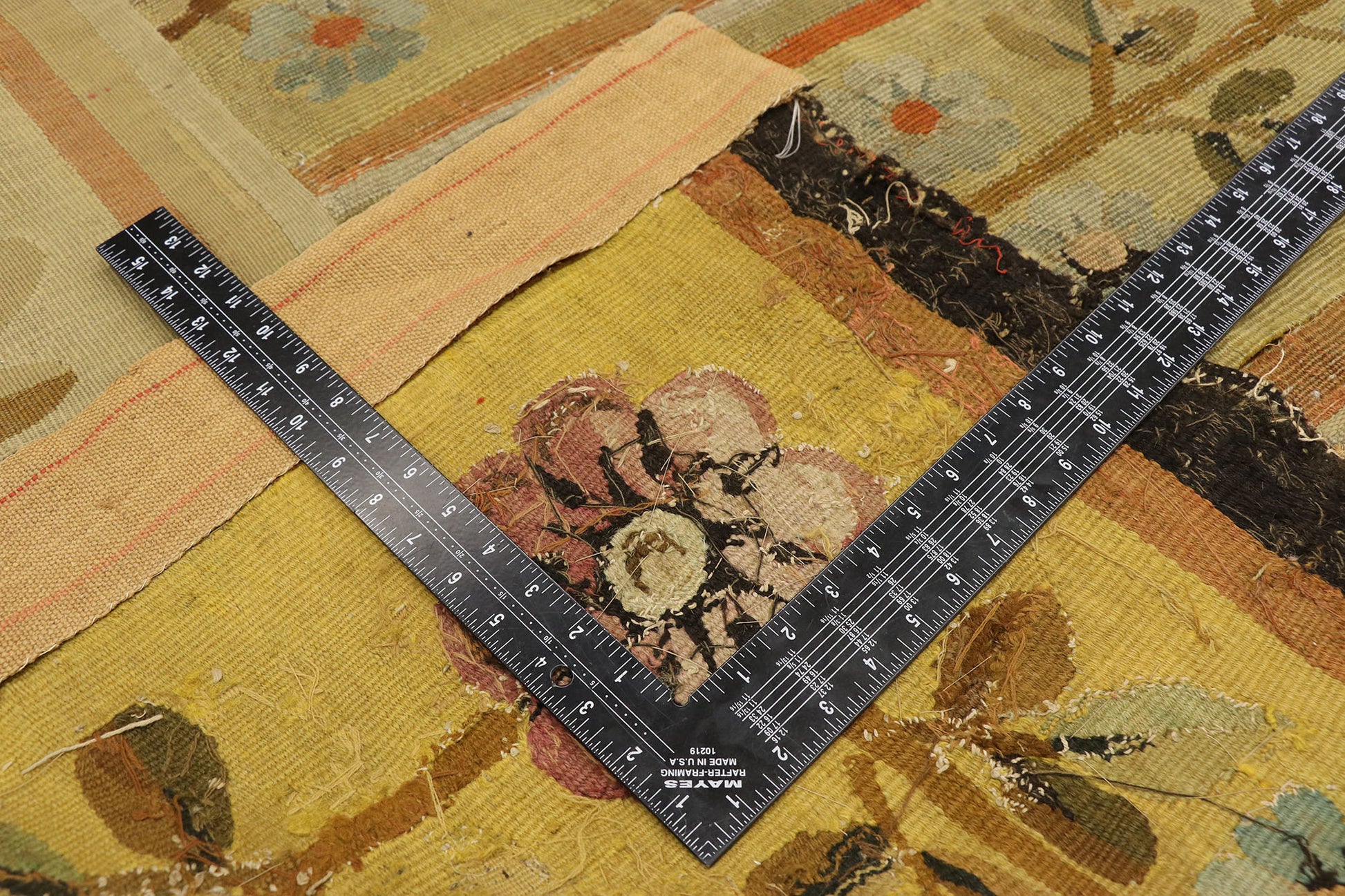 7 x 10 Antique Aubusson Rug 72355