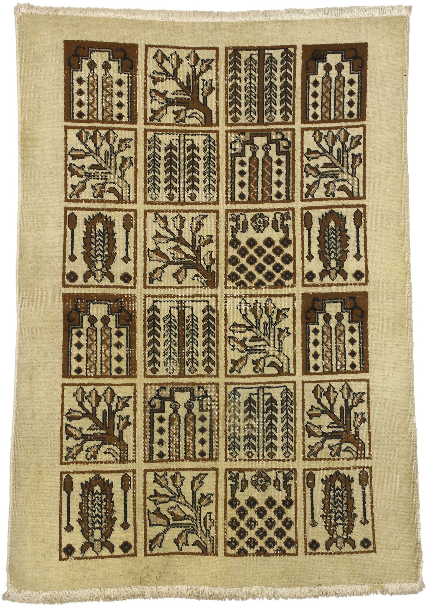 4 x 6 Vintage Persian Bakhtiari Rug 73299