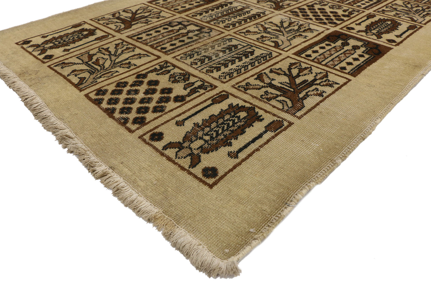 4 x 6 Vintage Persian Bakhtiari Rug 73299