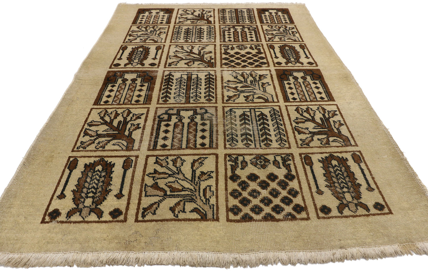 4 x 6 Vintage Persian Bakhtiari Rug 73299