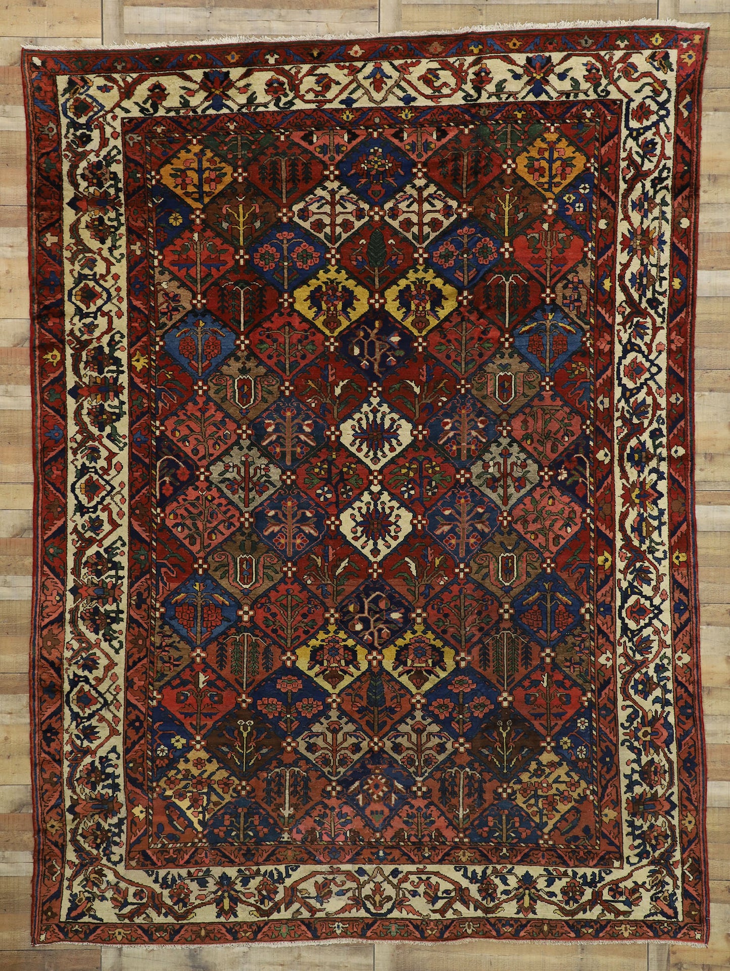 10 x 13 Antique Persian Bakhtiari Rug 73330