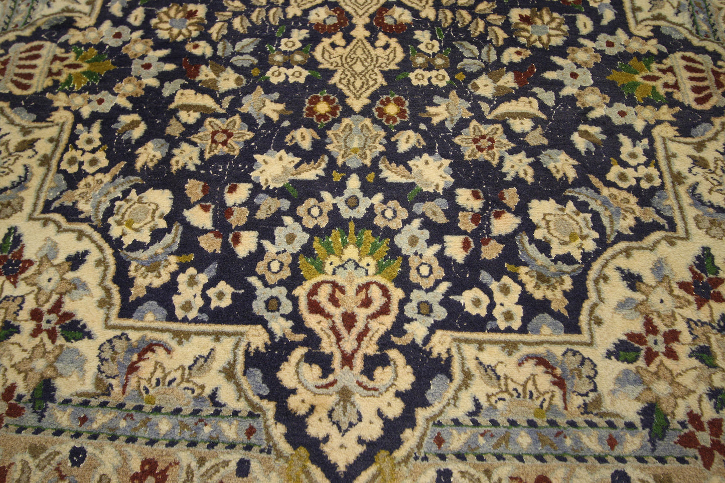 4 x 6 Vintage Nain Rug 73676