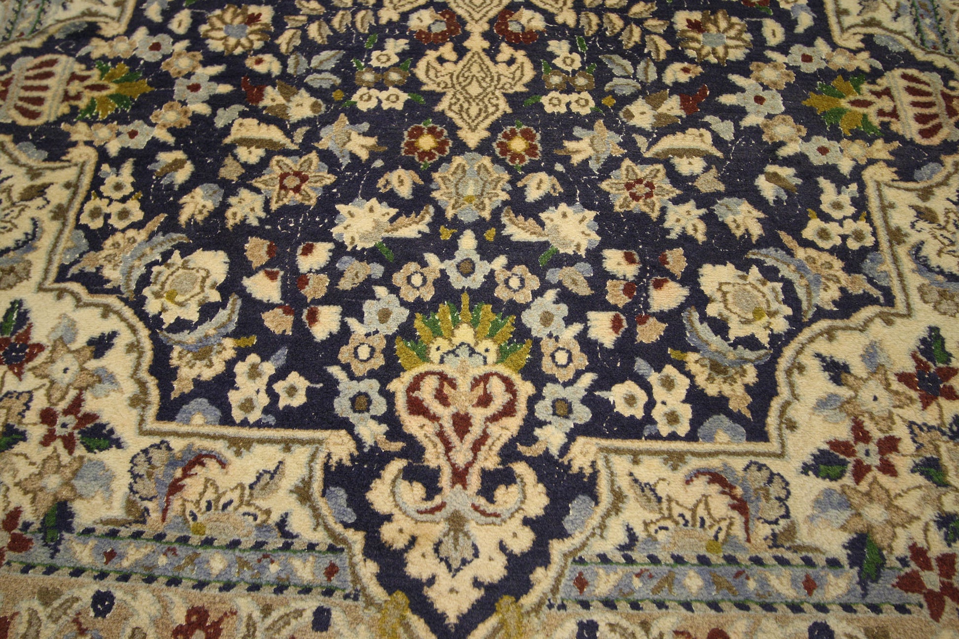 4 x 6 Vintage Nain Rug 73676