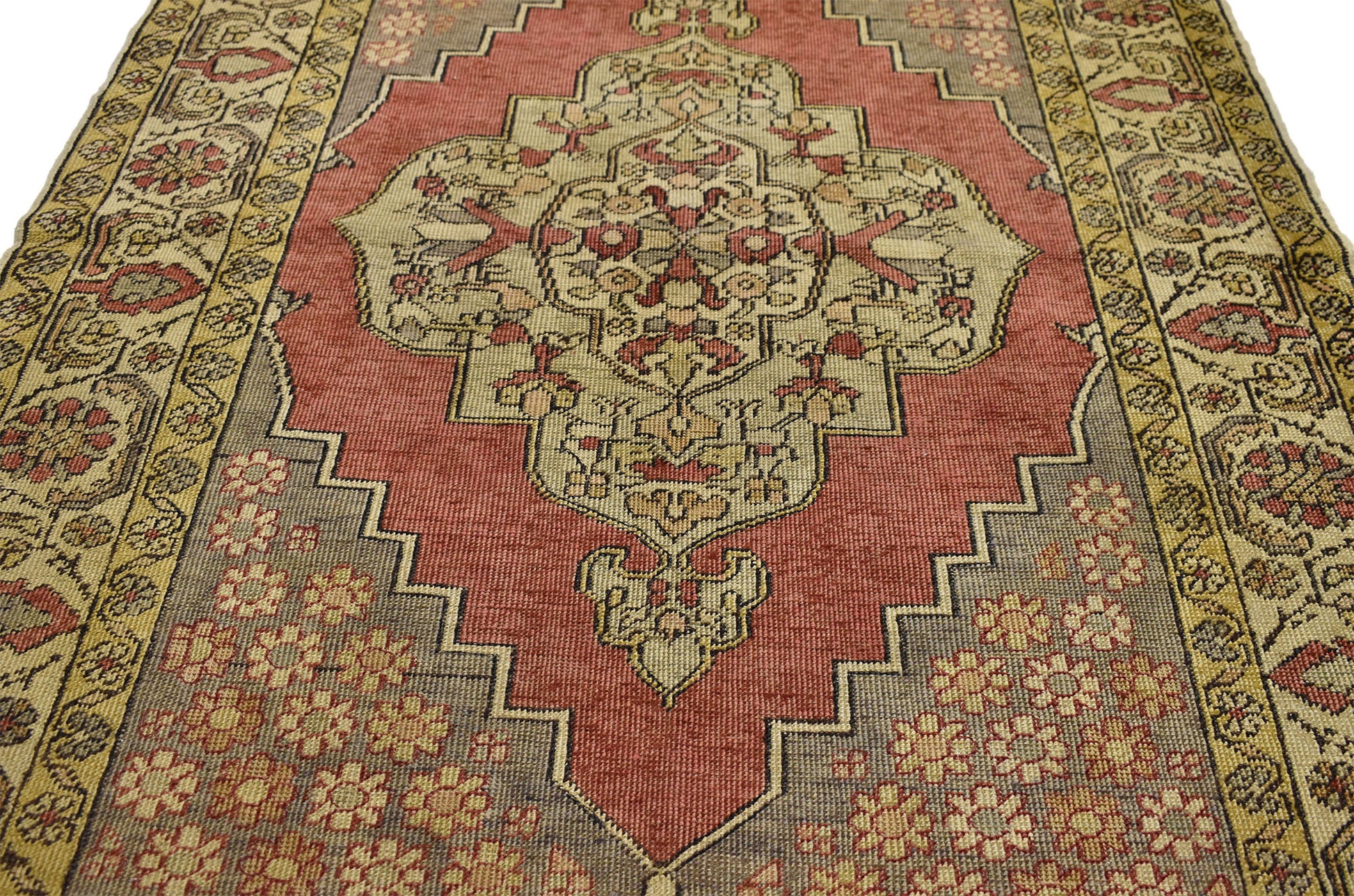 4 x 5 Vintage Turkish Sivas Rug 73920