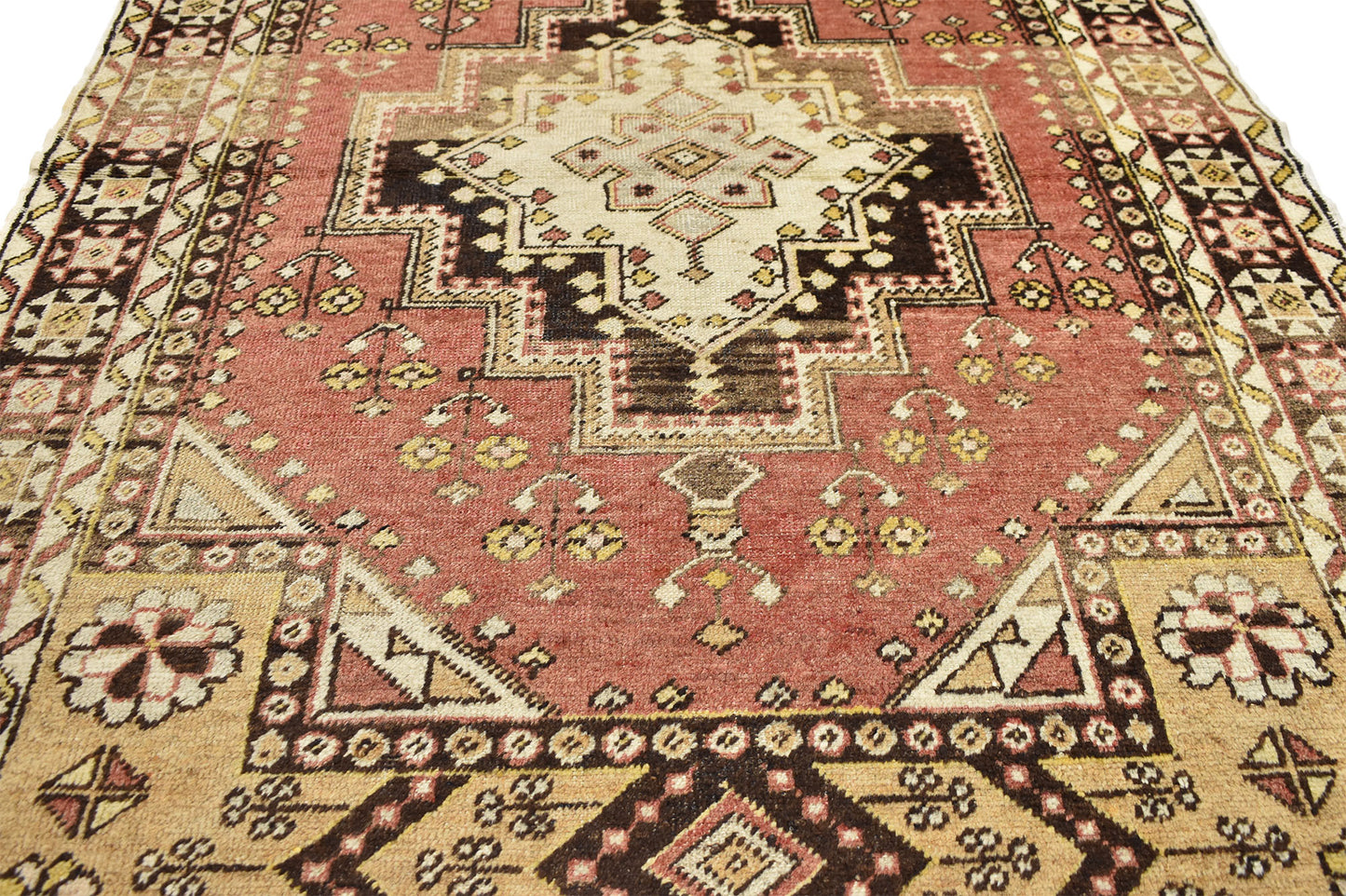 4 x 6 Vintage Turkish Oushak Rug 73922