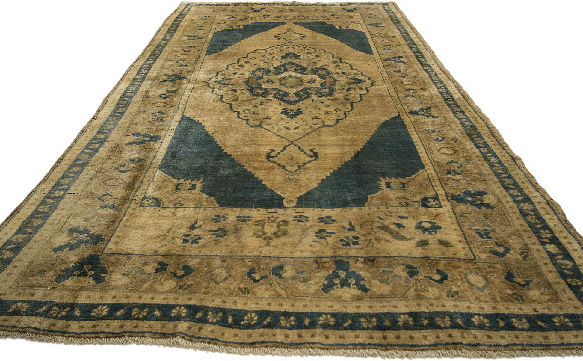 5 x 9 Vintage Turkish Oushak Rug 74111