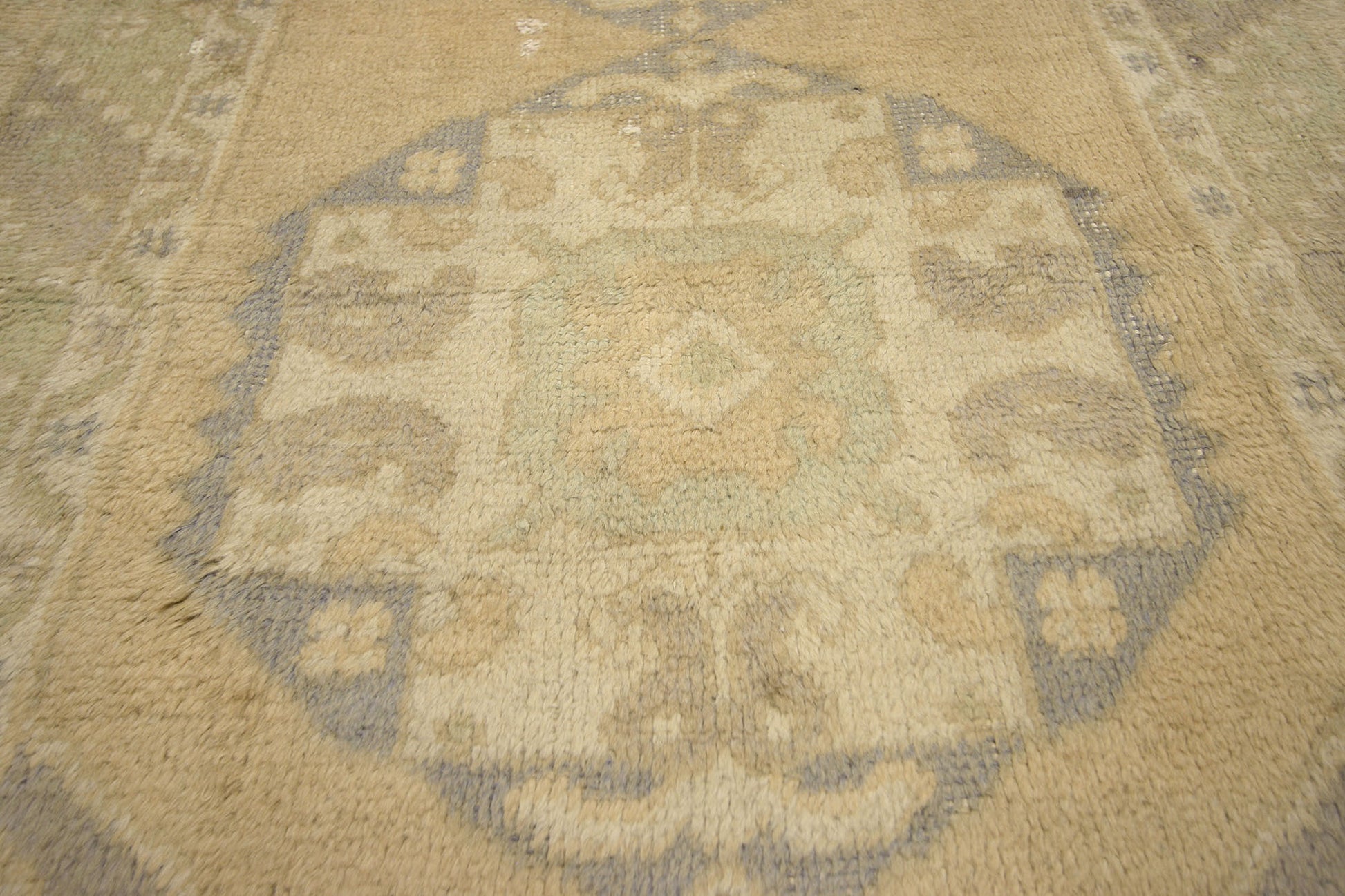 3 x 9 Vintage Turkish Oushak Rug 74127