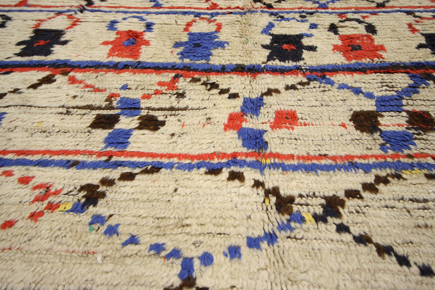 4 x 5 Vintage Moroccan Azilal Rug 74548