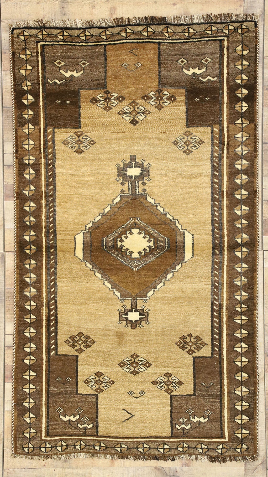 4 x 6 Vintage Persian Shiraz Rug 75058