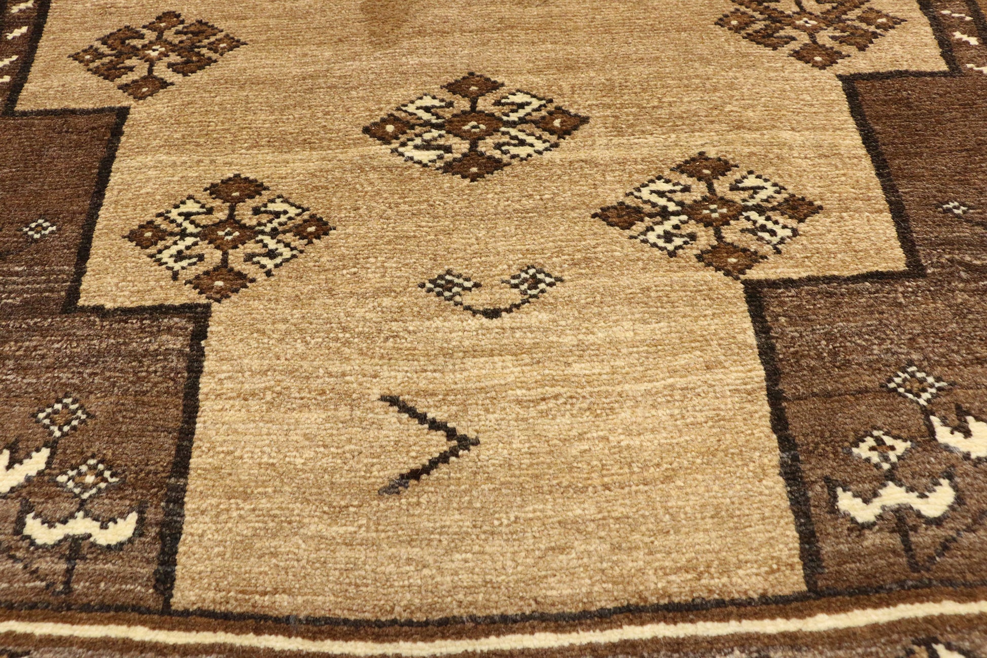 4 x 6 Vintage Persian Shiraz Rug 75058