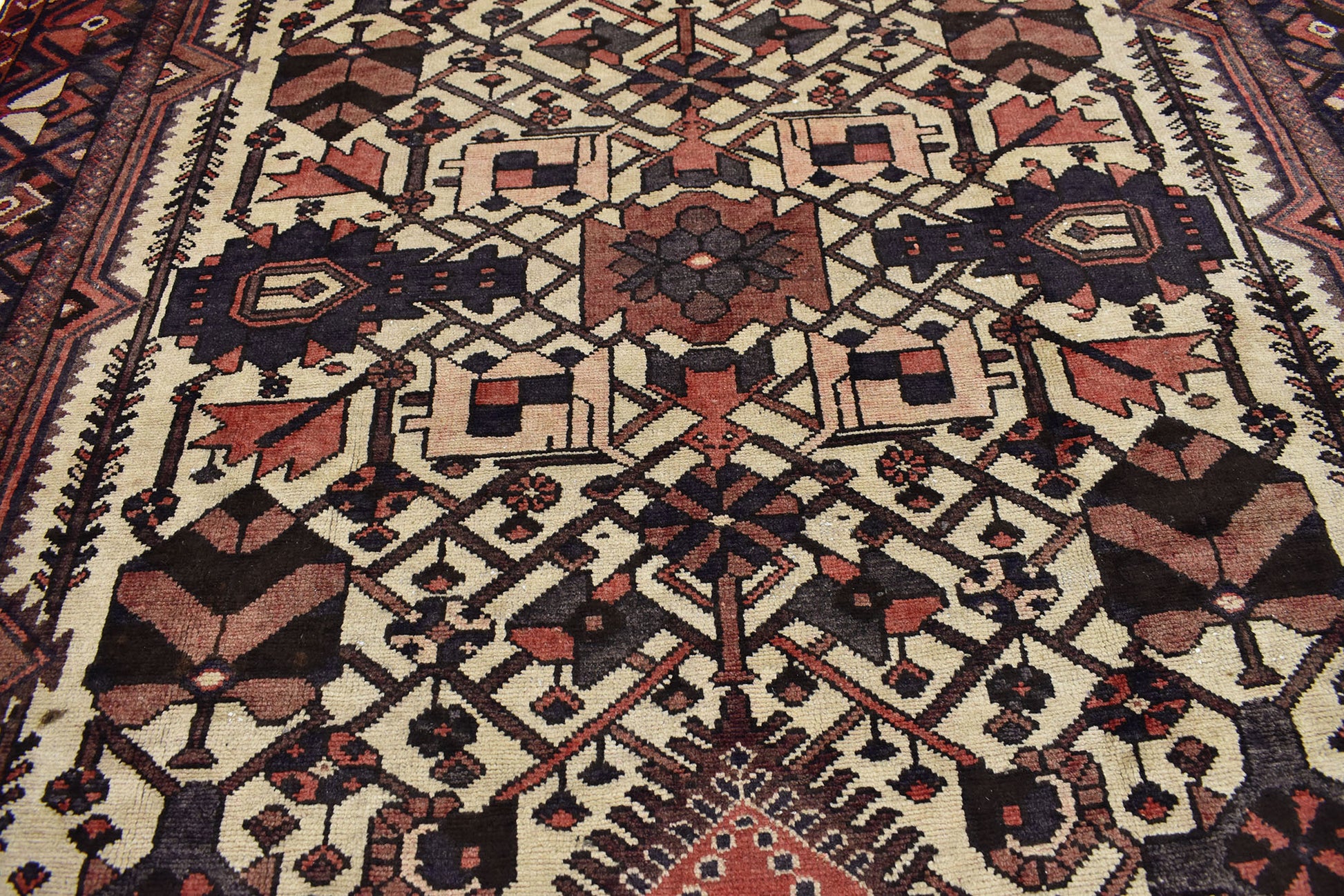 7 x 10 Antique Persian Bakhtiari Rug 75268