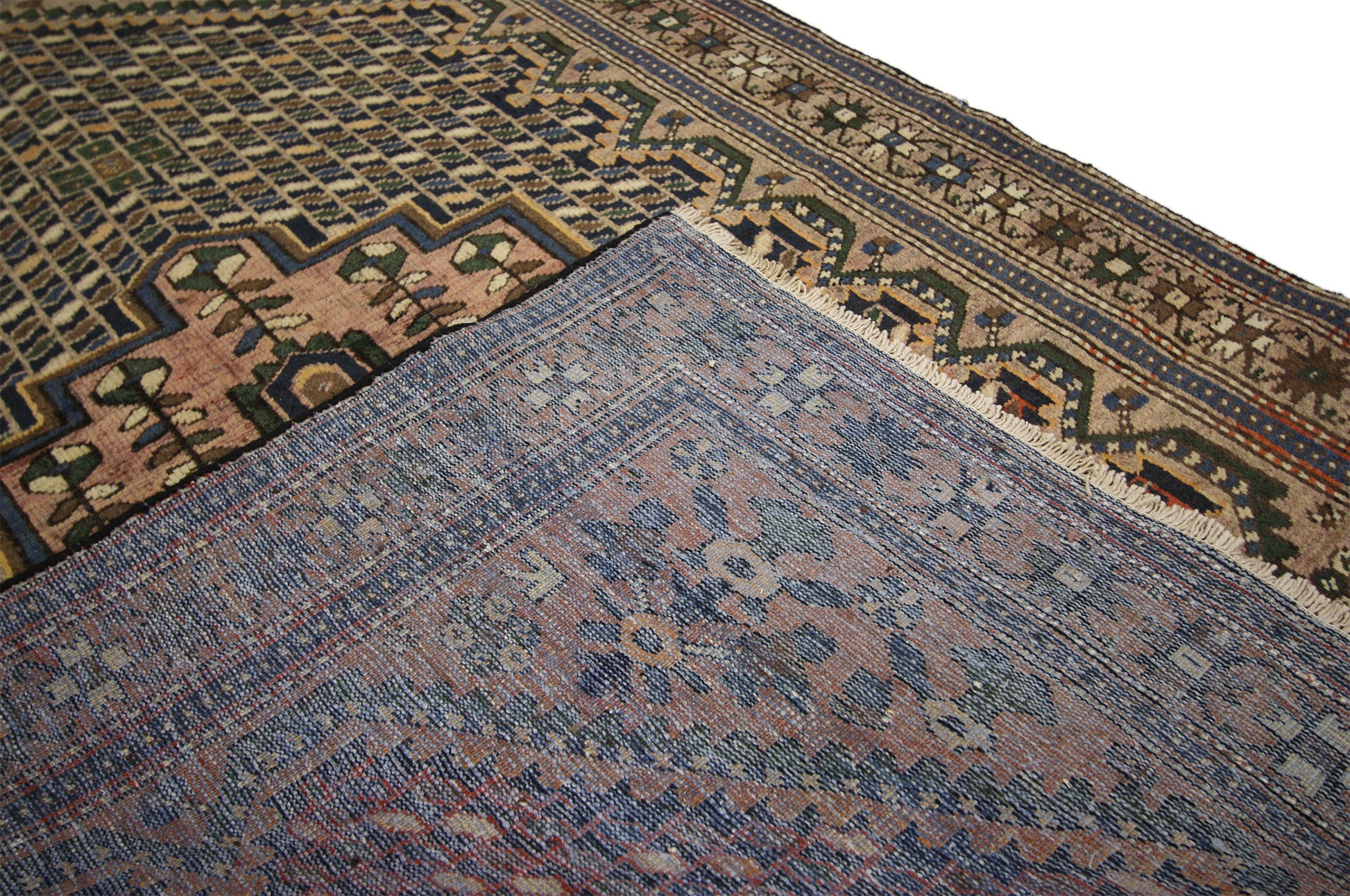 4 x 6 Vintage Persian Bakhtiari Rug 75287