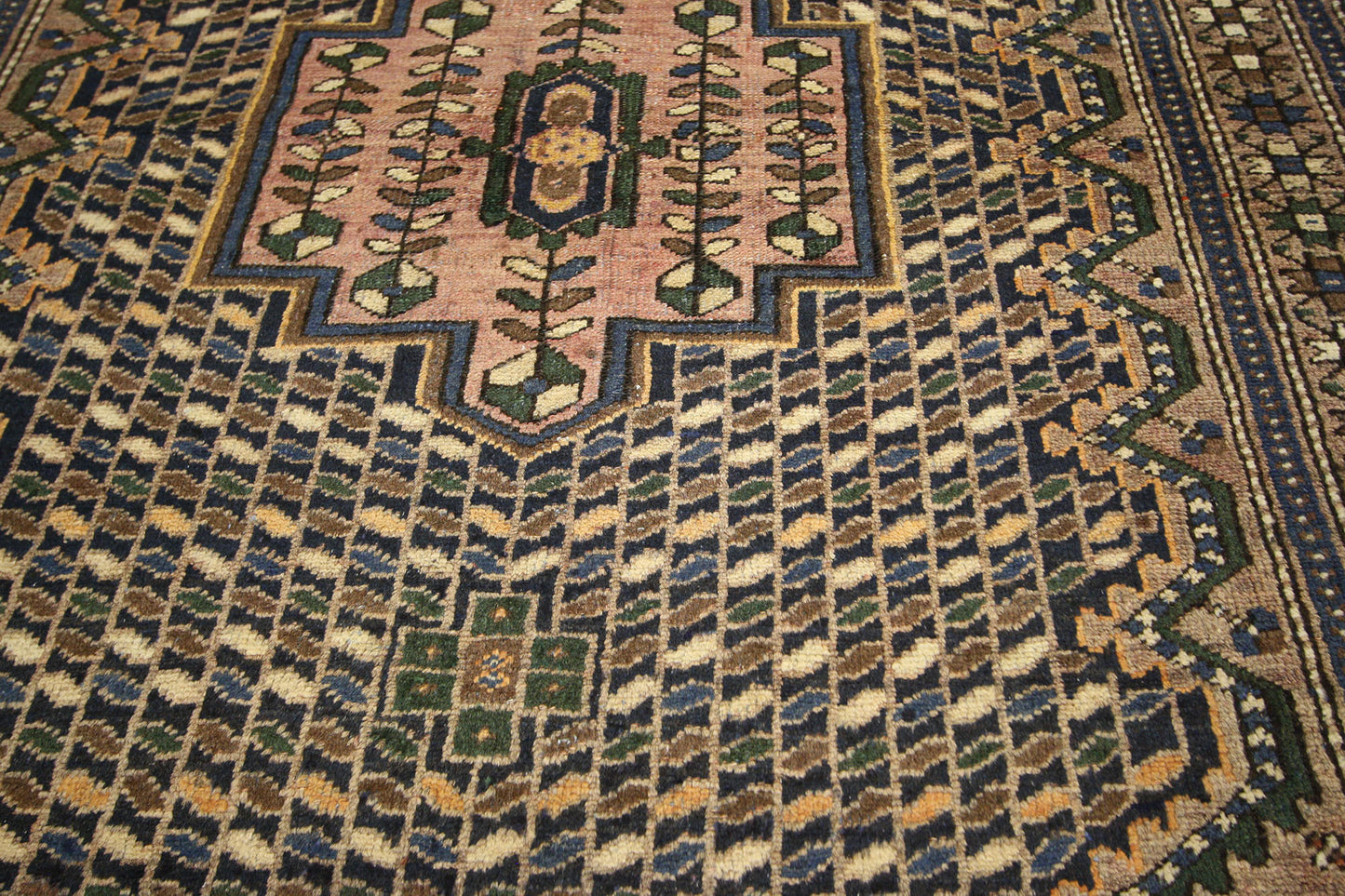 4 x 6 Vintage Persian Bakhtiari Rug 75287