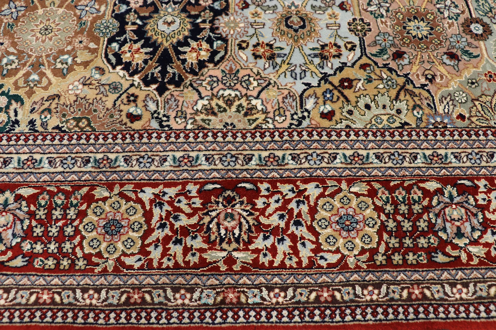 4 x 6 Vintage Tabriz Rug 77344