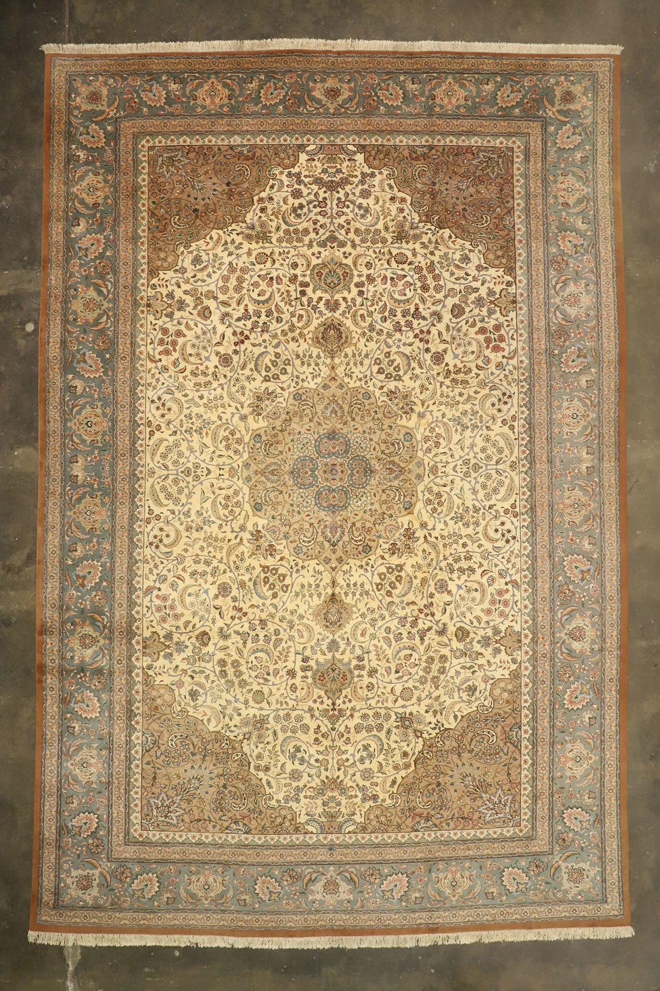 13 x 20 Vintage Persian Tabriz Rug 77499