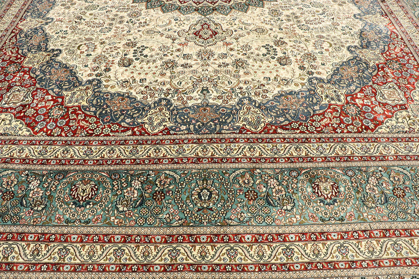 8 x 10 Vintage Turkish Silk Hereke Rug 77506