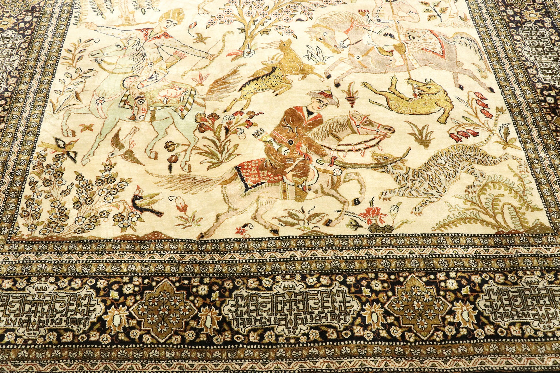 5 x 7 Vintage Persian Qum Hunting Rug 77512