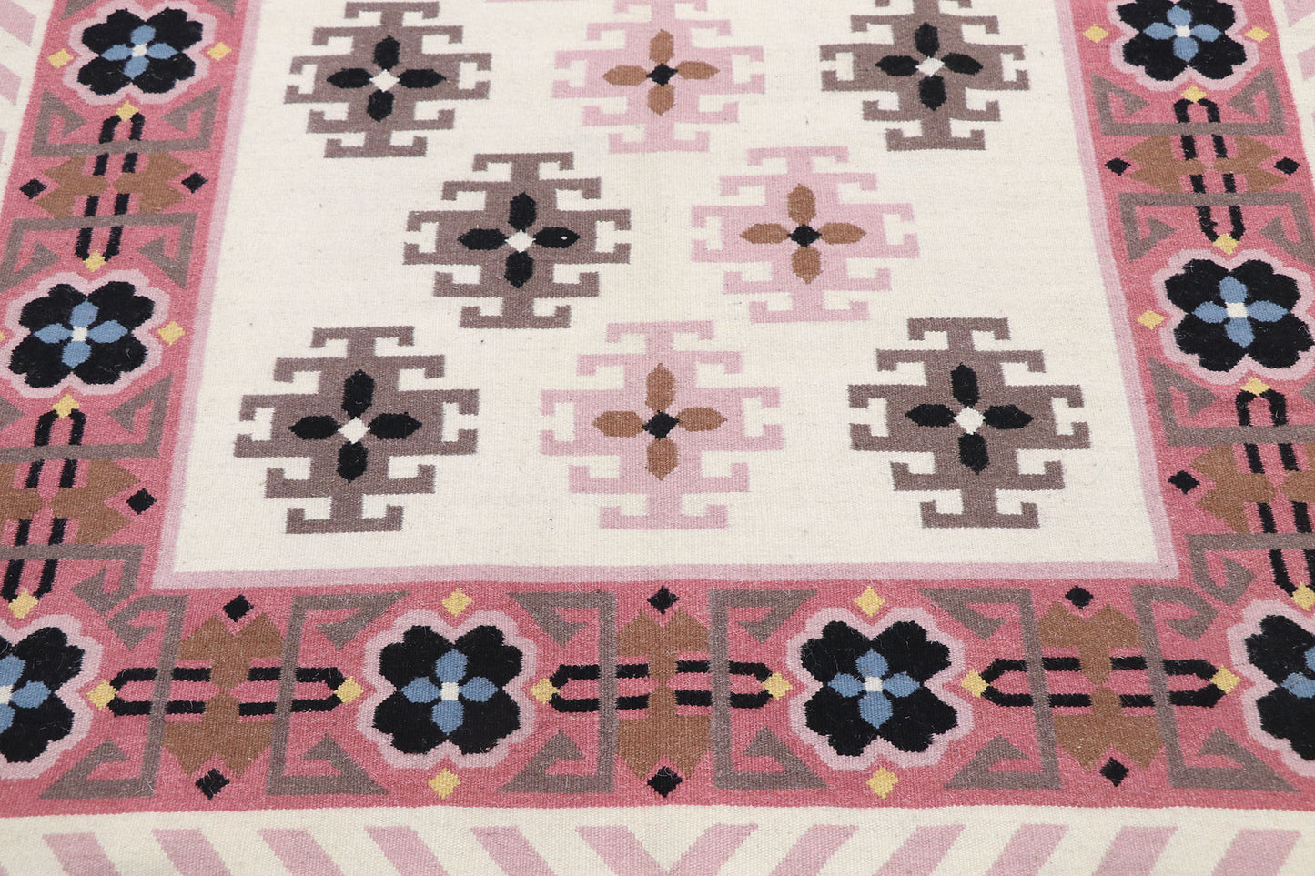 4 x 6 Vintage Romanian Kilim Rug 77804