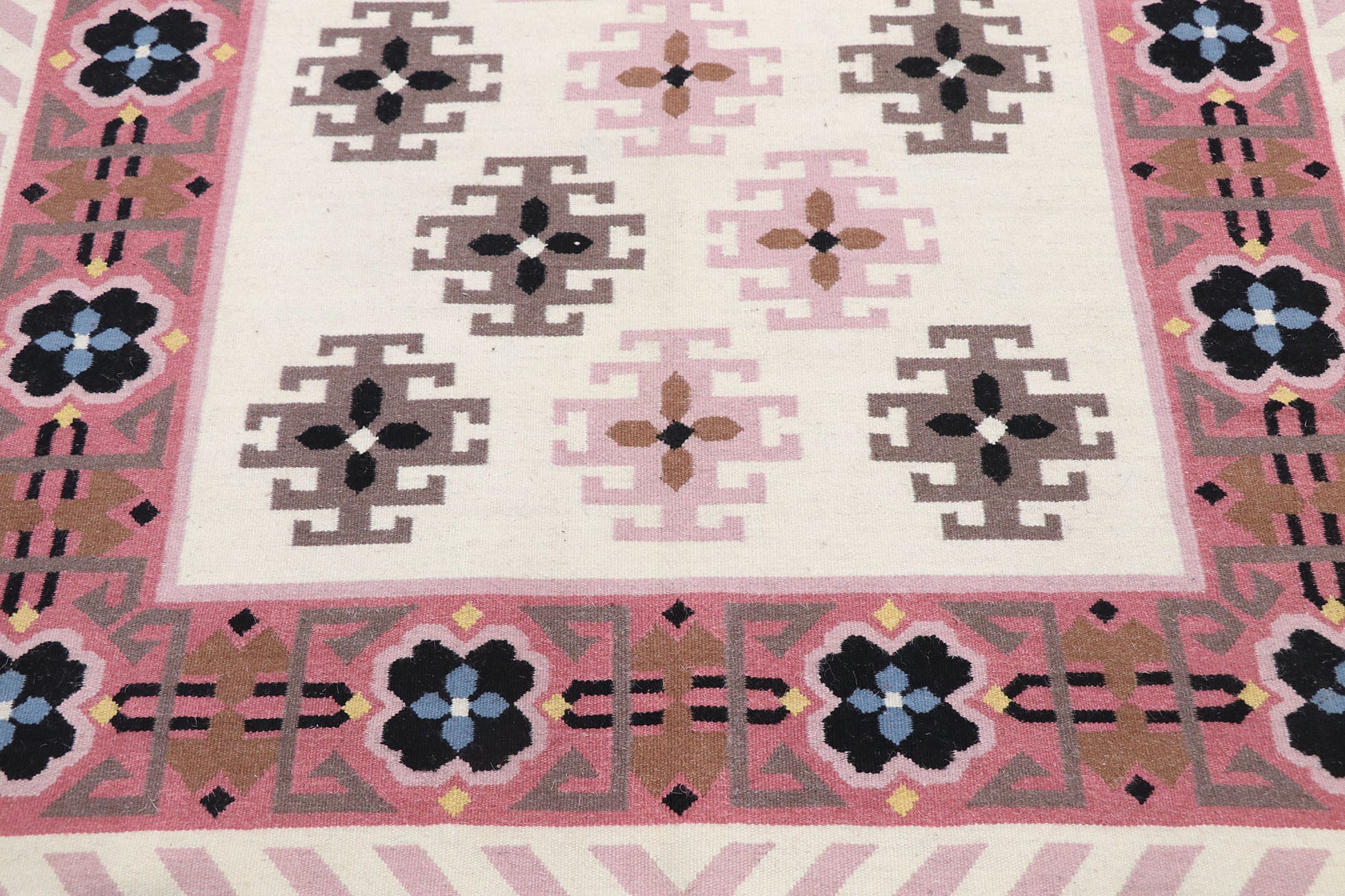 4 x 6 Vintage Romanian Kilim Rug 77804