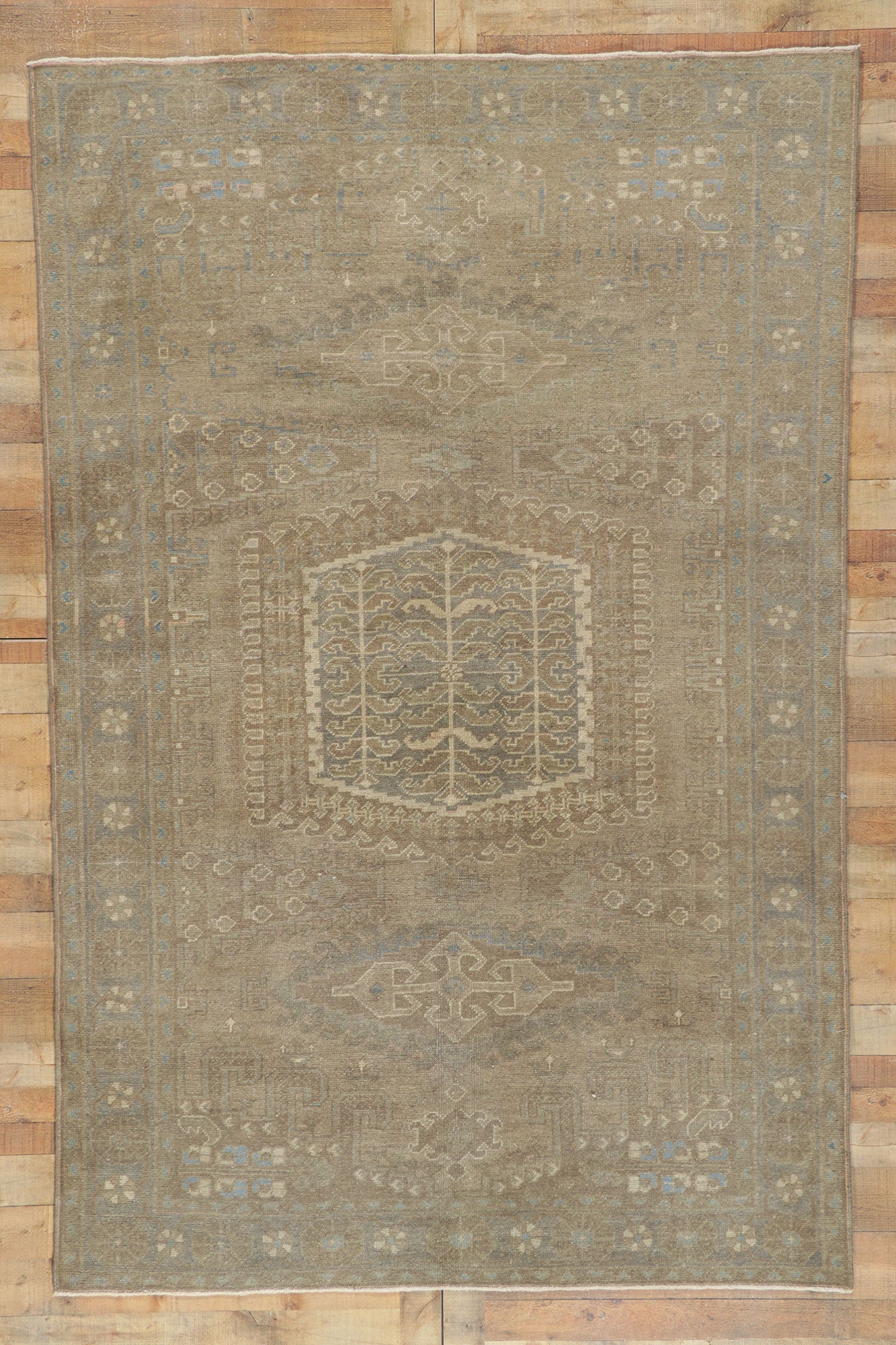 7 x 10 Vintage Persian Viss Rug 61189