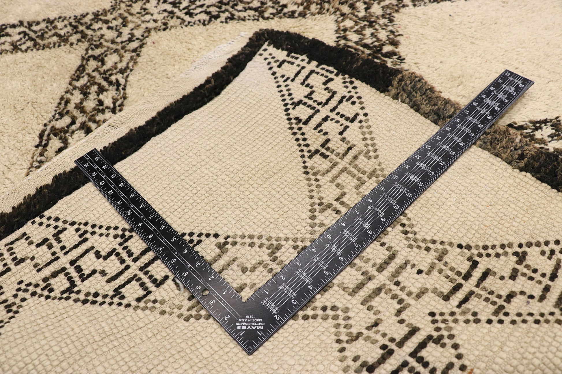 7 x 10 Vintage Moroccan Beni Ourain Rug 20904
