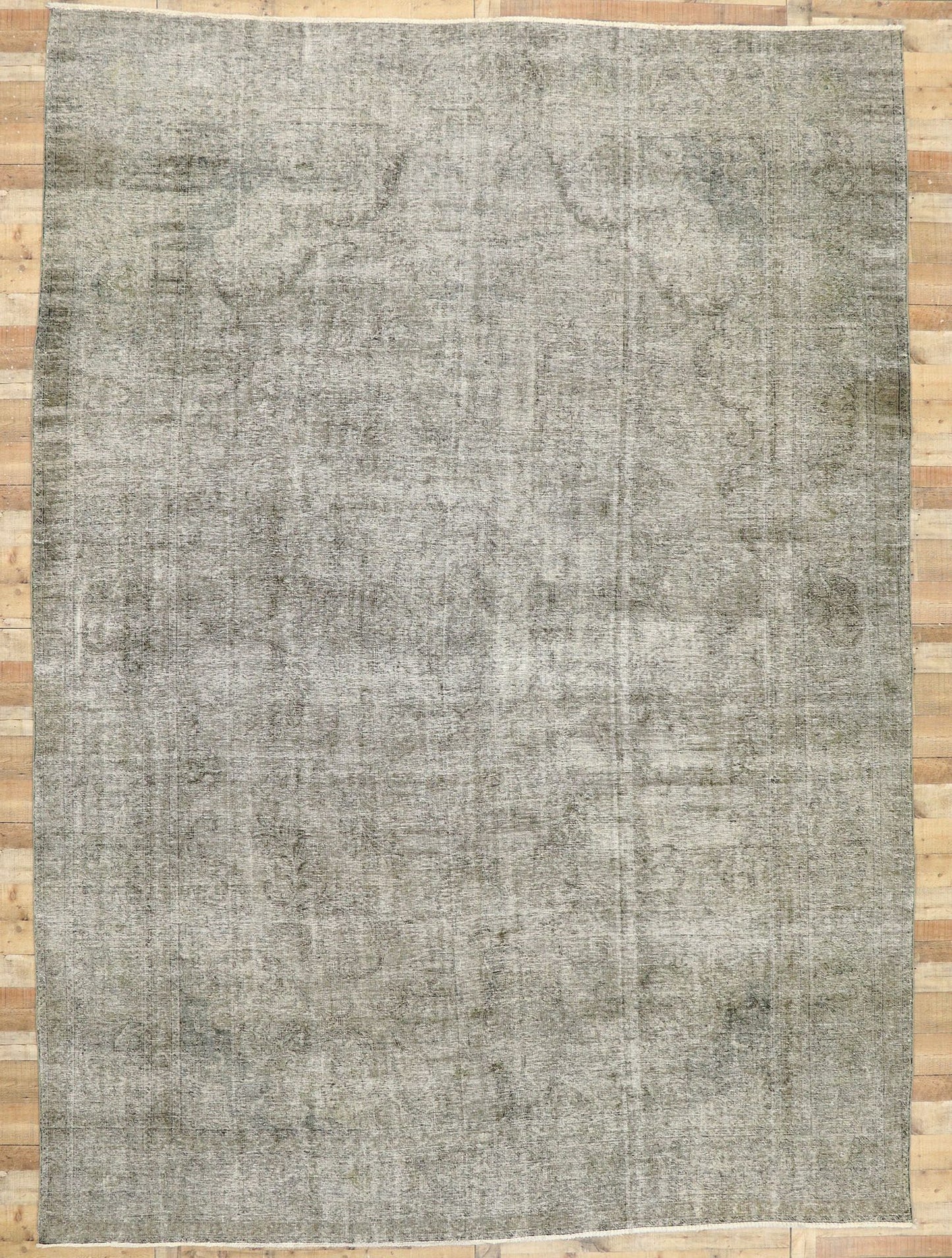 11 x 15 Distressed Persian Rug 80320