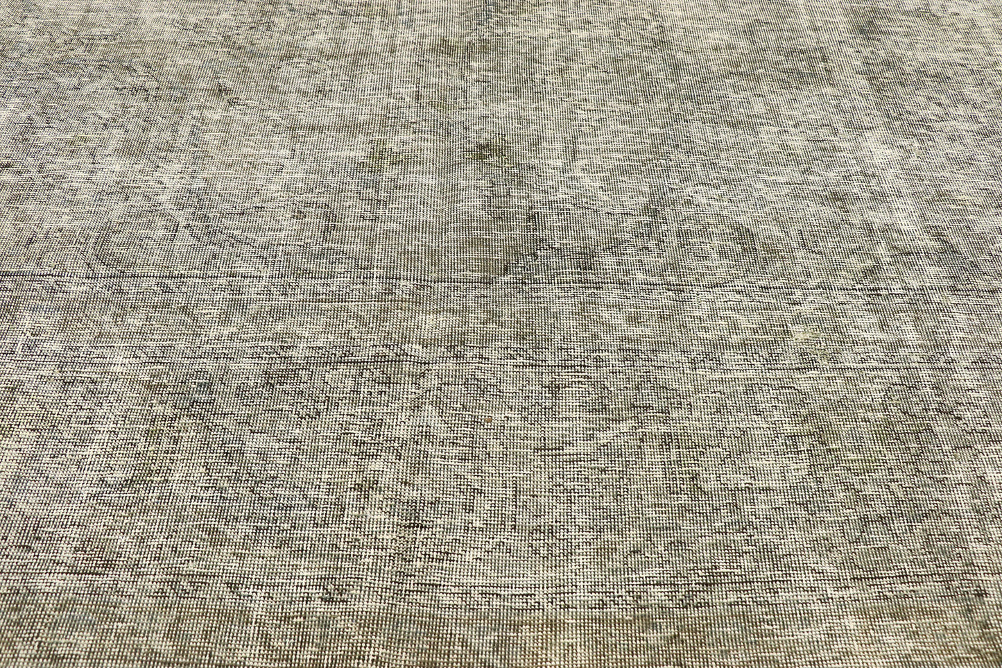 11 x 15 Distressed Persian Rug 80320