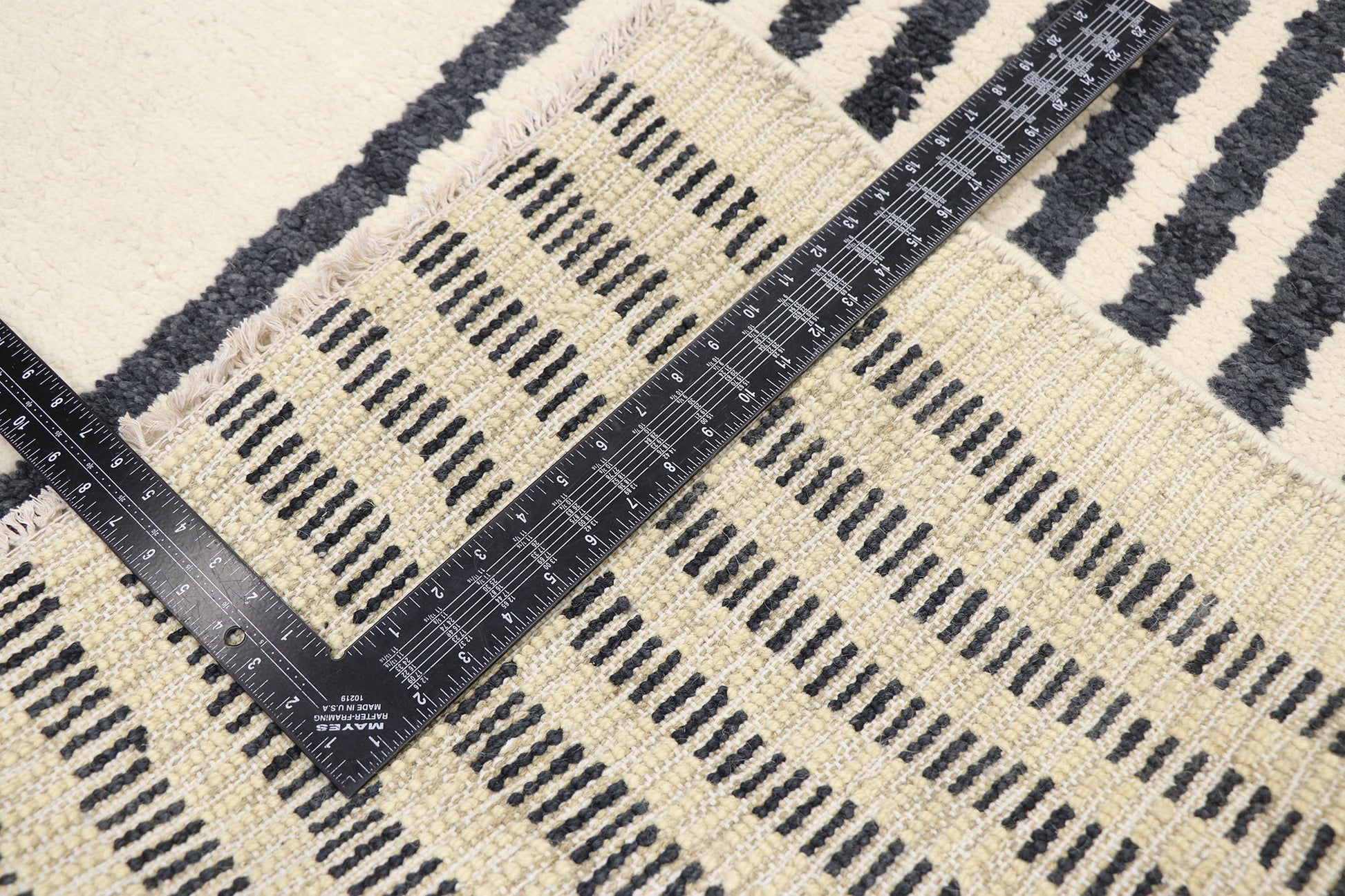10 x 16 Contemporary Moroccan Rug 80657