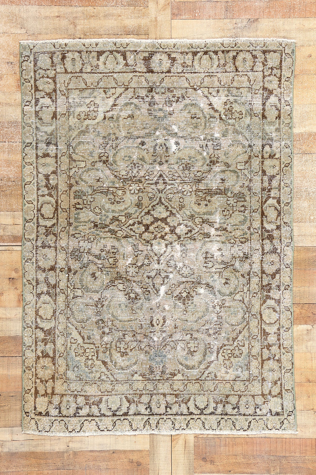 4 x 6 Antique-Worn Persian Mahal Rug 61002