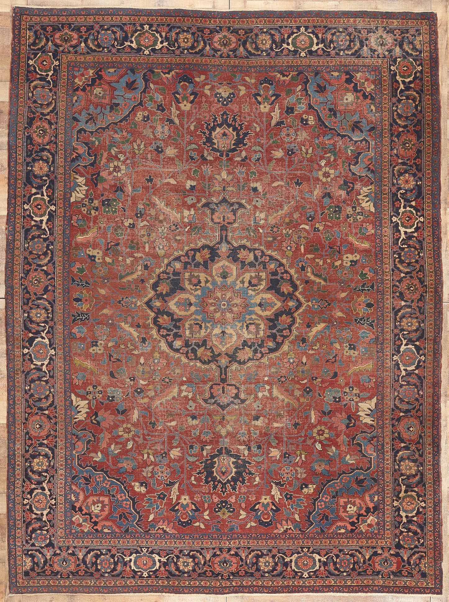 9 x 12 Antique Persian Serapi Rug 78709