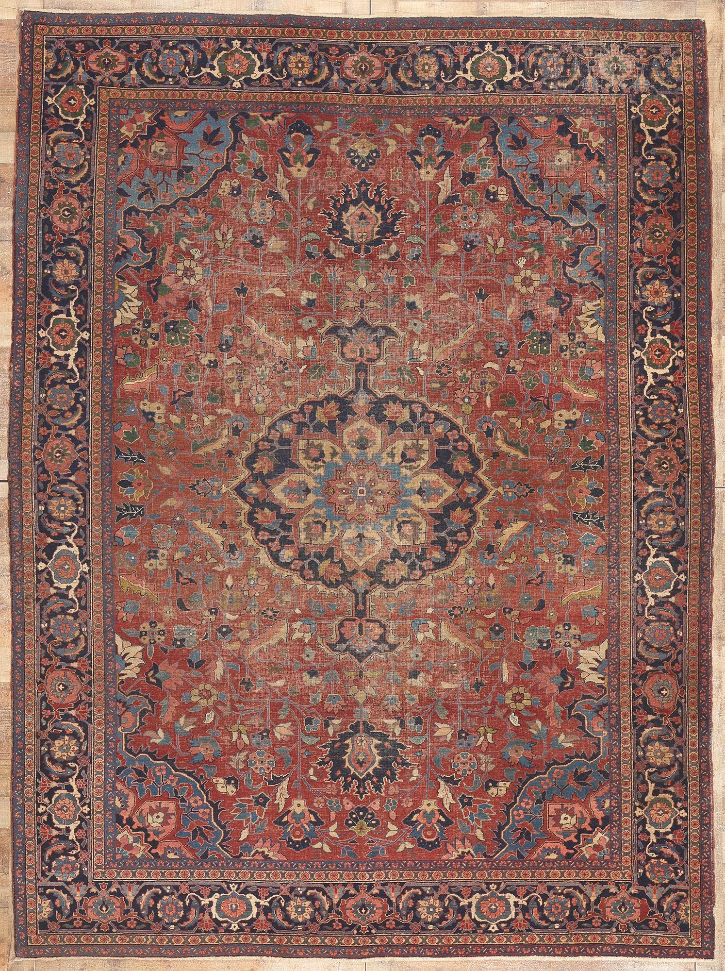 9 x 12 Antique Persian Serapi Rug 78709